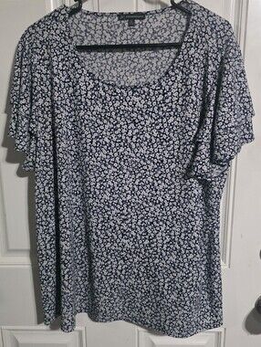 Adrianna Papell Women's 2X Plus Blue White Floral Knit Flutter Sleeve Blouse